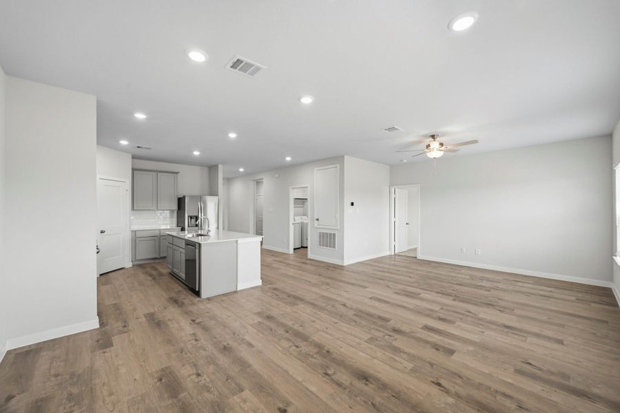 Spacious, unfurnished interior of a new home in Paloma at Sanford Farms, Waller (Image 26).