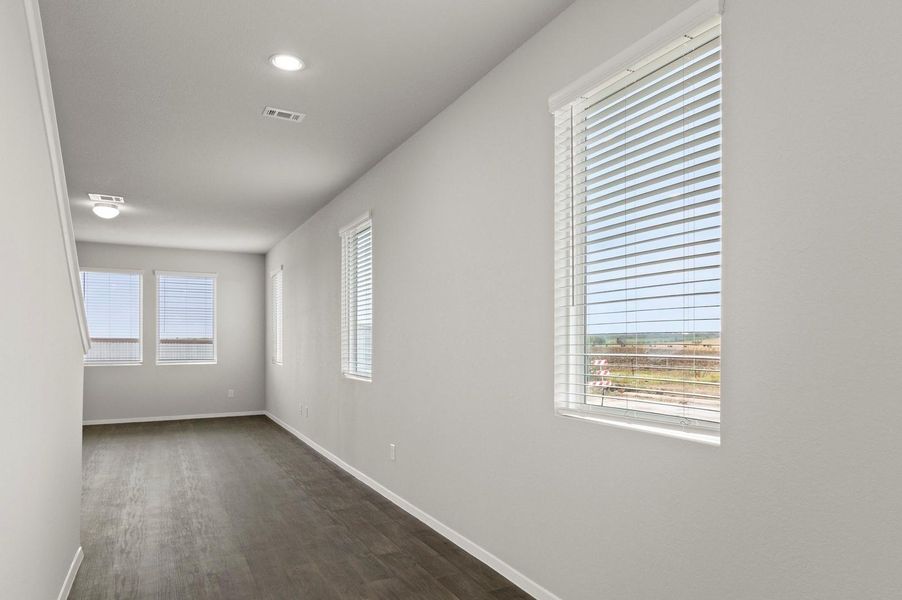 Spacious, unfurnished interior of a new home in Harvest Ridge, Elgin (Image 15).
