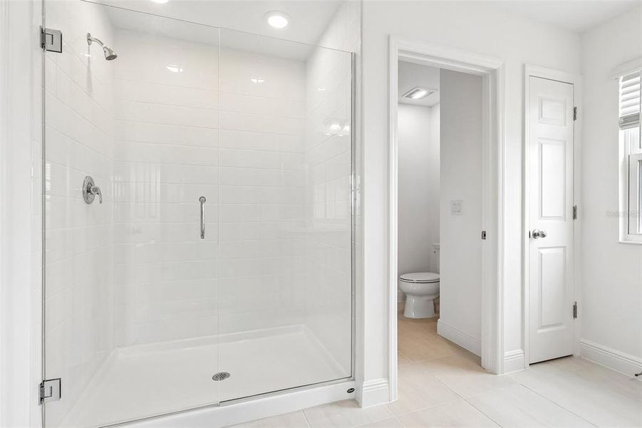 Spacious, unfurnished interior of a new home in Trinity Lakes, Groveland (Image 24).