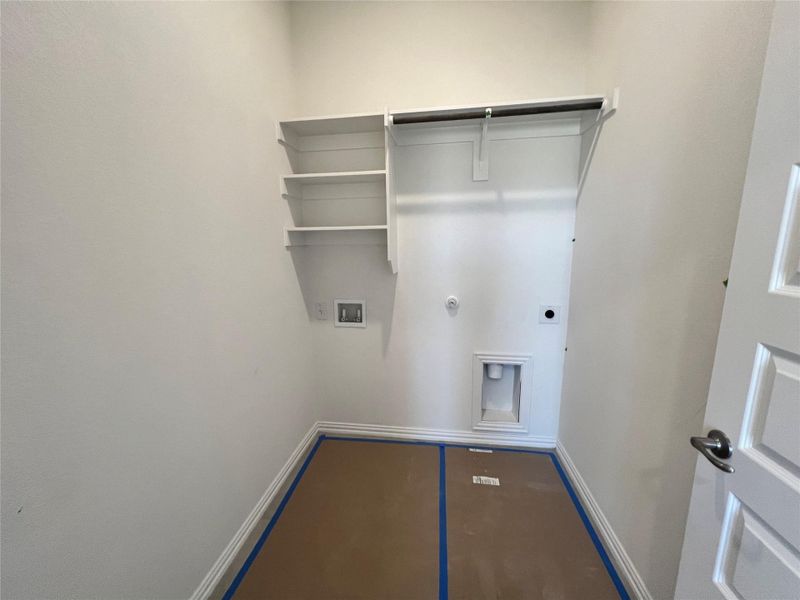 Laundry area with electric dryer hookup, gas dryer hookup, and washer hookup