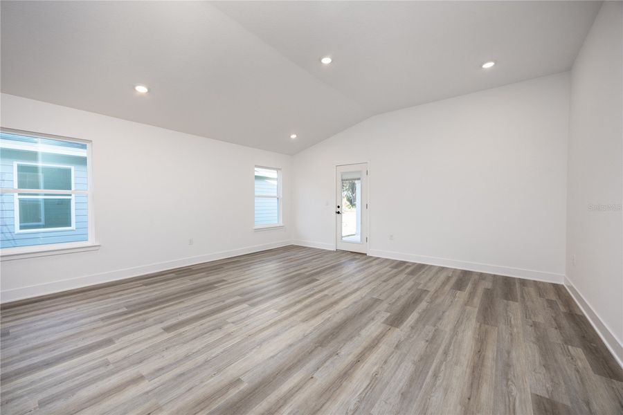 Spacious, unfurnished interior of a new home in Country Way South, Newberry (Image 16).