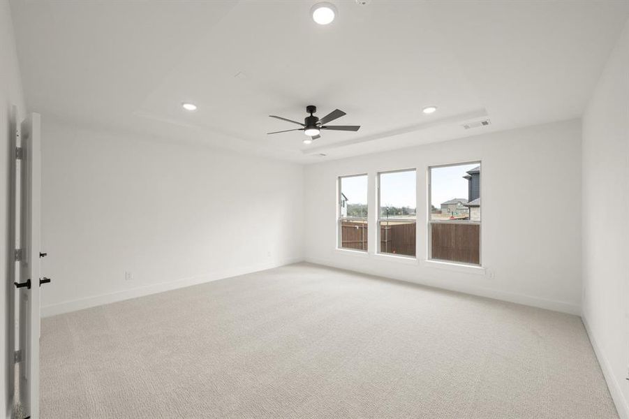 Spacious, unfurnished interior of a new home in High Country, Burleson (Image 30).