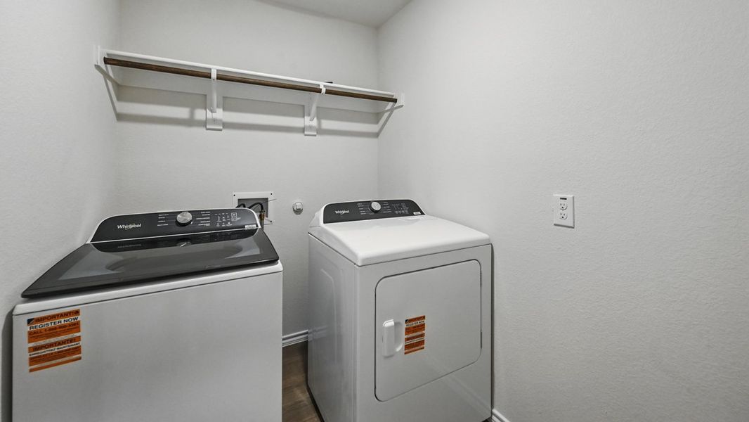 Close-up of interior finishes inside a home in Saddlebrook, Waxahachie (Image 6).