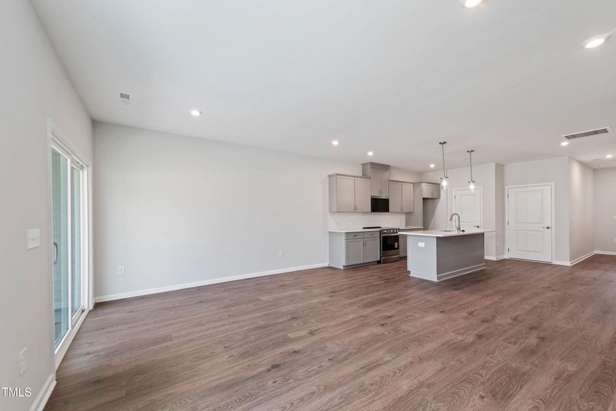 PJDT-0237E-00_Southport A_Family Room (1