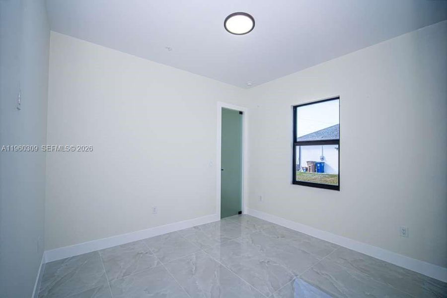 Spacious, unfurnished interior of a new home in , Lehigh Acres (Image 27).