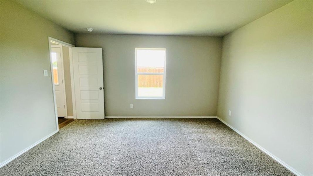 Spacious, unfurnished interior of a new home in Sunnycreek, Fort Worth (Image 12).