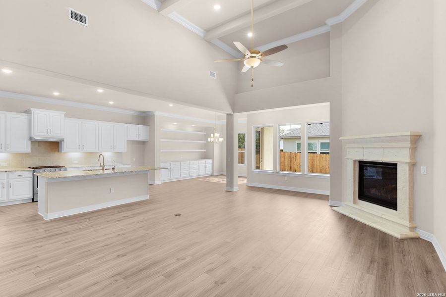 Spacious, unfurnished interior of a new home in Cibolo Crossing, Universal City (Image 19).