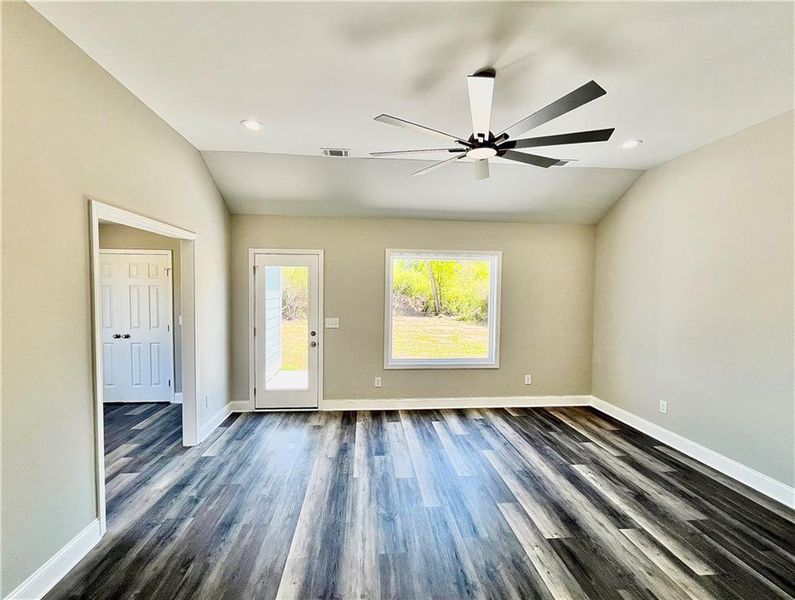 Spacious, unfurnished interior of a new home in , Griffin (Image 28).