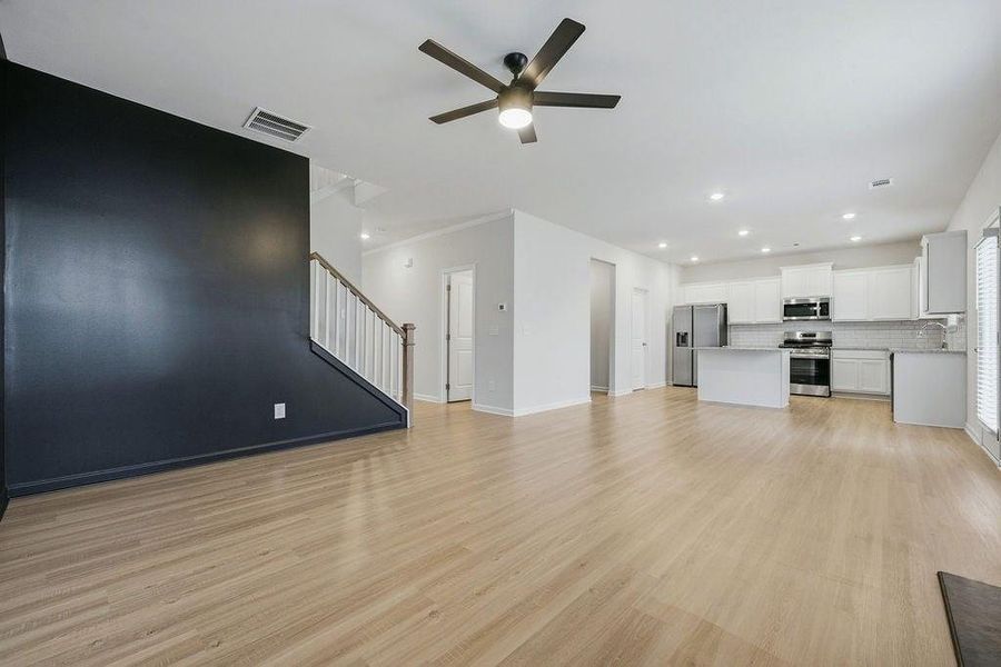 Spacious, unfurnished interior of a new home in Creekside Landing, Dallas (Image 15).