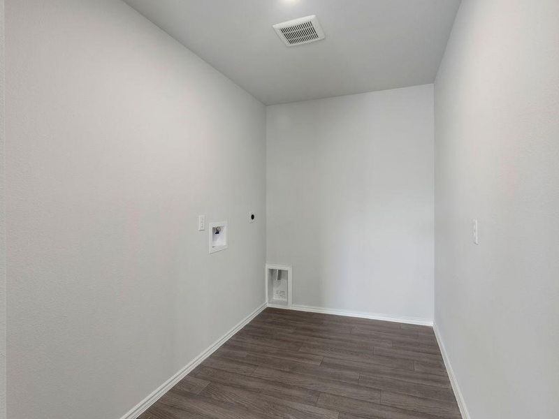 Spacious, unfurnished interior of a new home in Shirey Forest - Branches, Lufkin (Image 22).