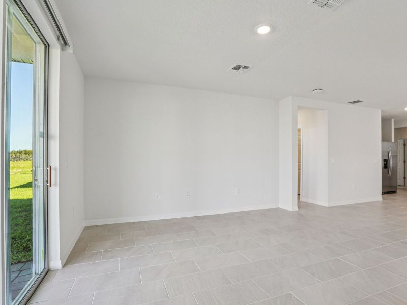 Spacious, unfurnished interior of a new home in Springs at Lake Alfred - Classic Series, Lake Alfred (Image 8).