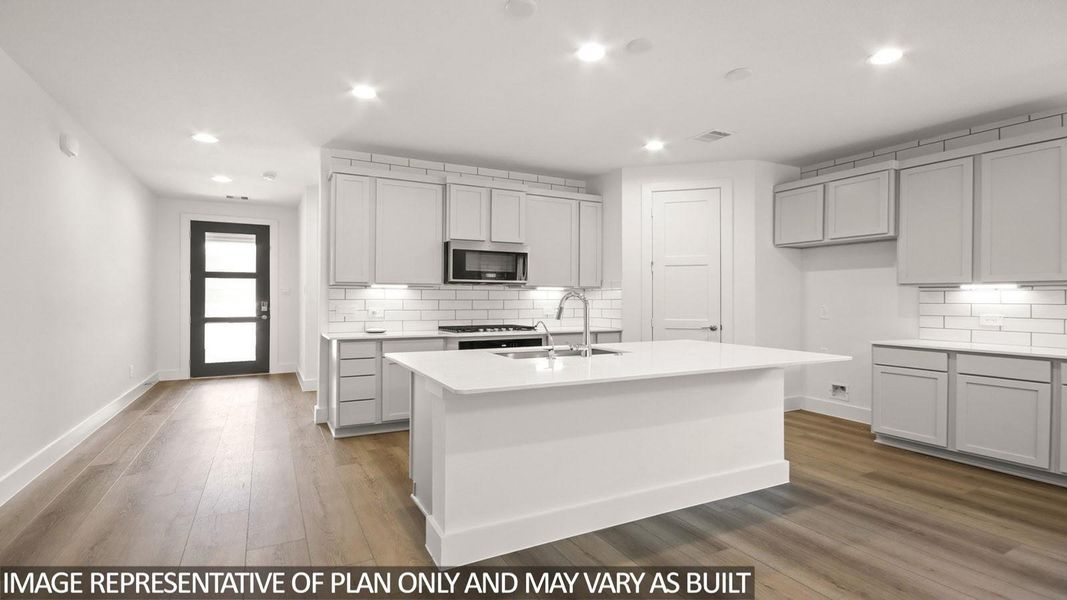 Furnished interior view inside a new home in Silverthorne, Conroe (Image 4).