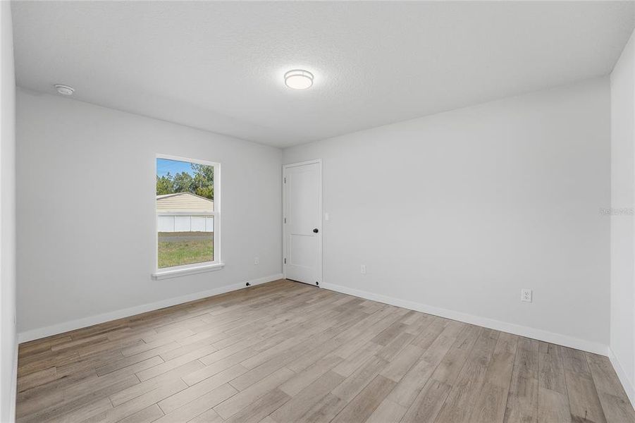 Spacious, unfurnished interior of a new home in , Ocala (Image 20).