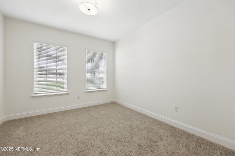 Spacious, unfurnished interior of a new home in Goose Creek Estates, Green Cove Springs (Image 20).