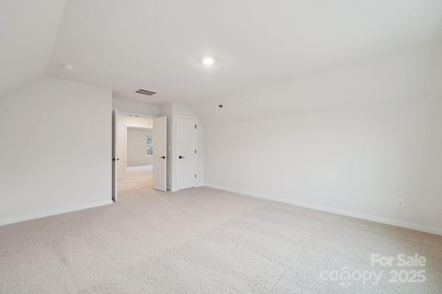 Spacious, unfurnished interior of a new home in Oak Grove Hill, Huntersville (Image 22).