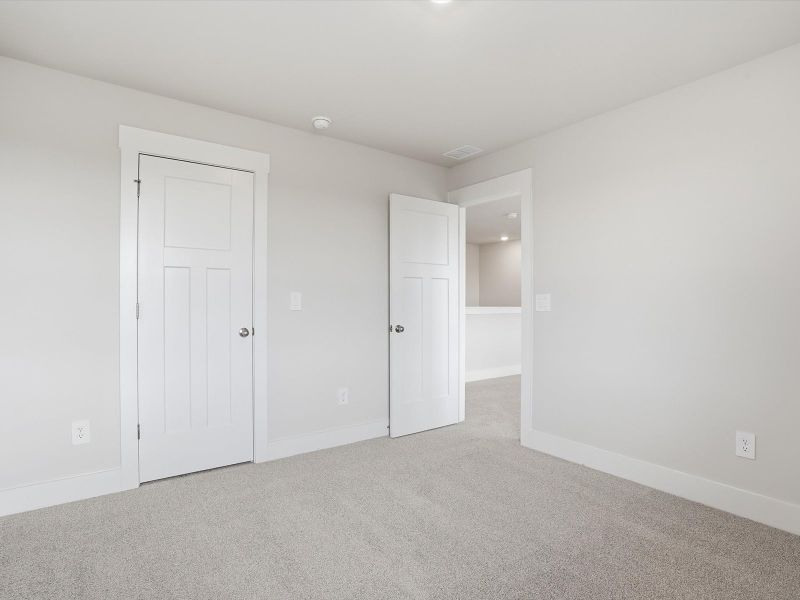 Spacious, unfurnished interior of a new home in Ashby Woods, Boiling Springs (Image 15).