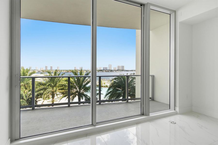 220-LAKESHORE-DRIVE-804-33403-003 220-LAKESHORE-DRIVE-804-33403-003