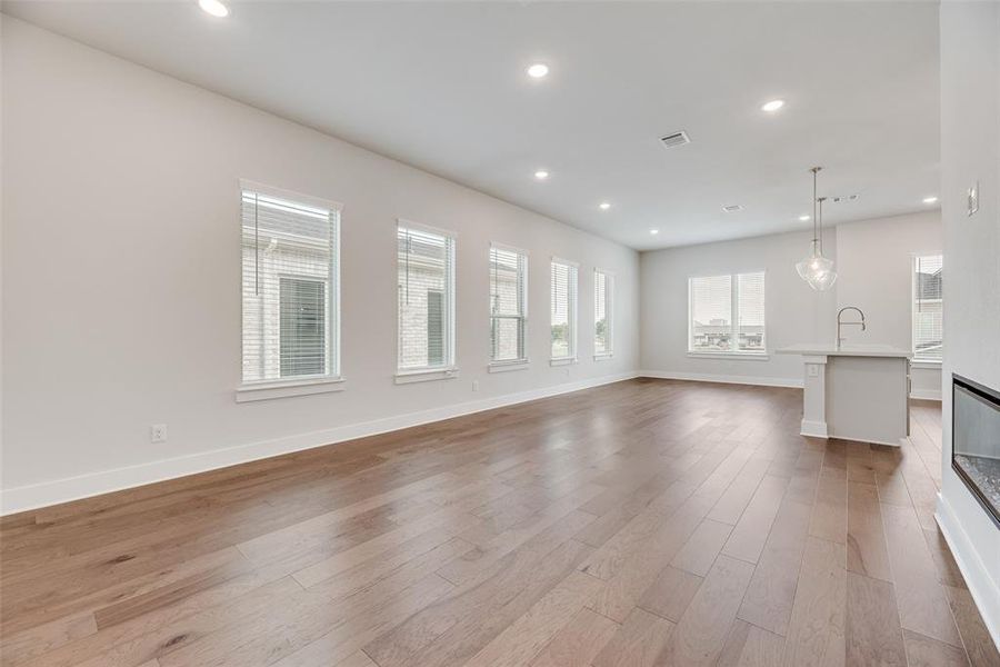 Spacious, unfurnished interior of a new home in Collin Creek, Plano (Image 24).
