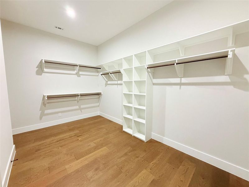 Spacious, unfurnished interior of a new home in , Washington (Image 18).