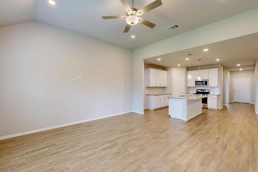 Image 41 of a home in Forest Park. Image 41 of a home in Forest Park.