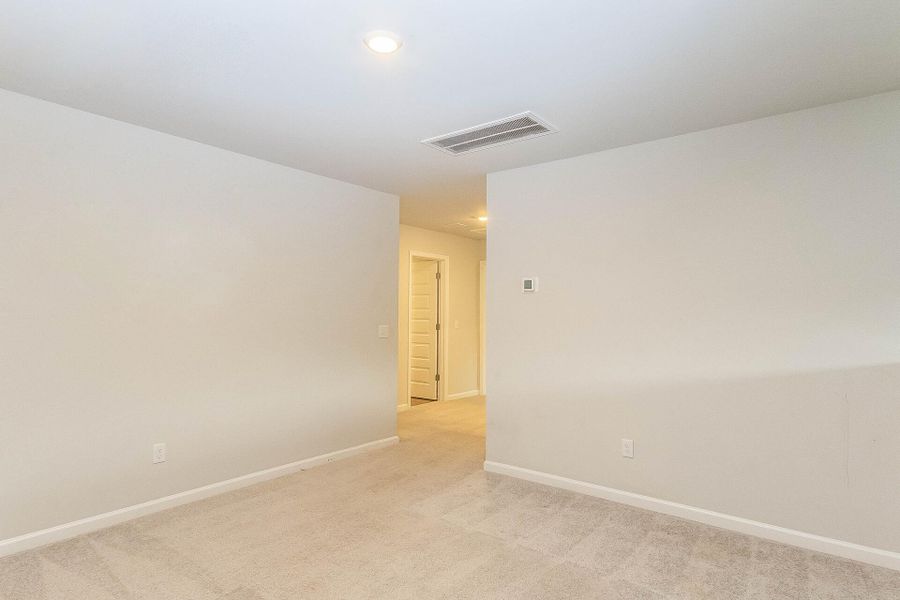 Spacious, unfurnished interior of a new home in Heron's Walk at Summers Corner, Summerville (Image 16).