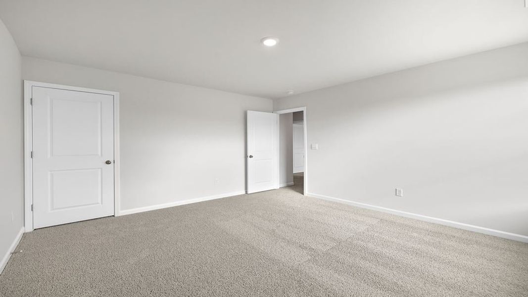 Spacious, unfurnished interior of a new home in Cascade Point, Seneca (Image 30).