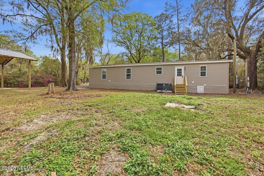 Exterior details and patio area of a home in , Macclenny (Image 16).