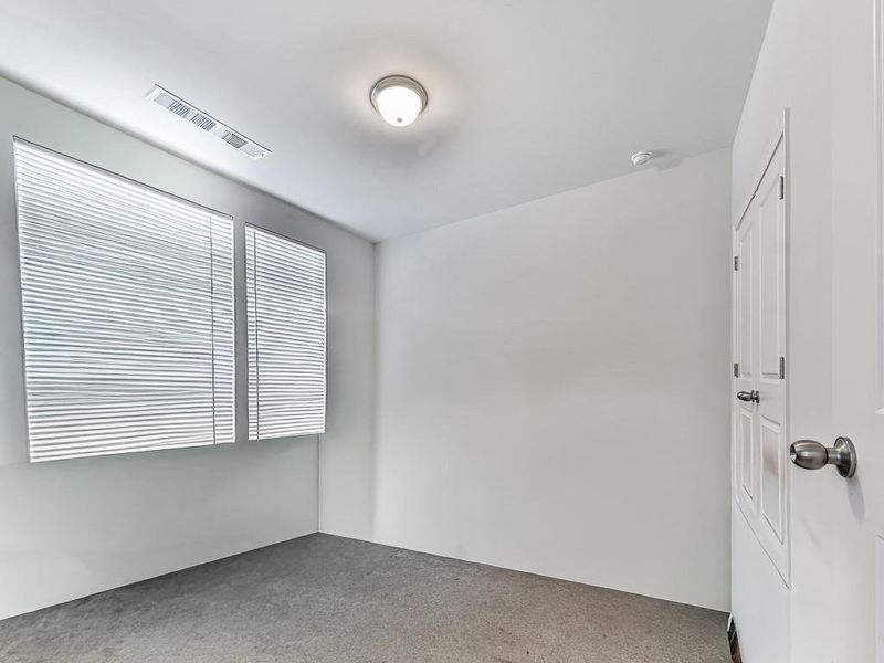 Spacious, unfurnished interior of a new home in Kingsley, Acworth (Image 23).