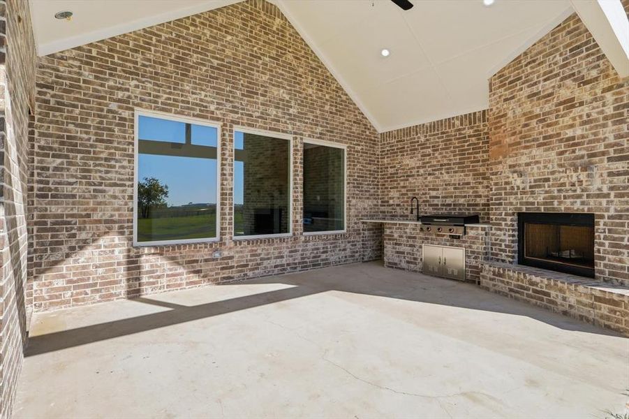 Exterior details and patio area of a home in , Sanger (Image 25).