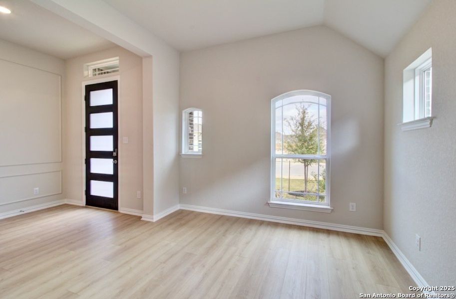 Spacious, unfurnished interior of a new home in Veranda, San Antonio (Image 25).