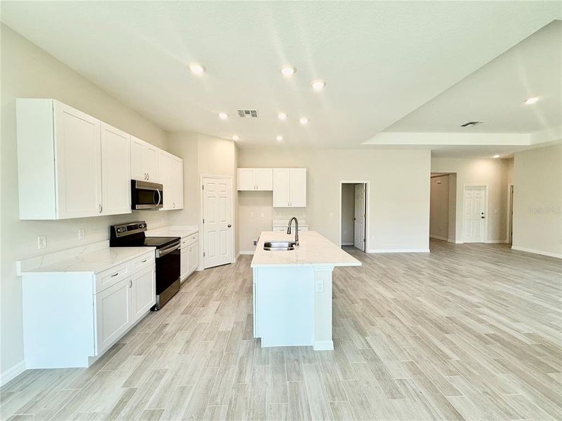 Furnished interior view inside a new home in , Eustis (Image 7).