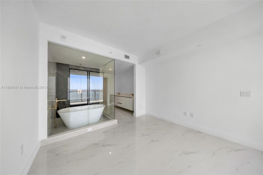 Spacious, unfurnished interior of a new home in Aria Reserve, Miami (Image 37). Spacious, unfurnished interior of a new home in Aria Reserve, Miami (Image 37).