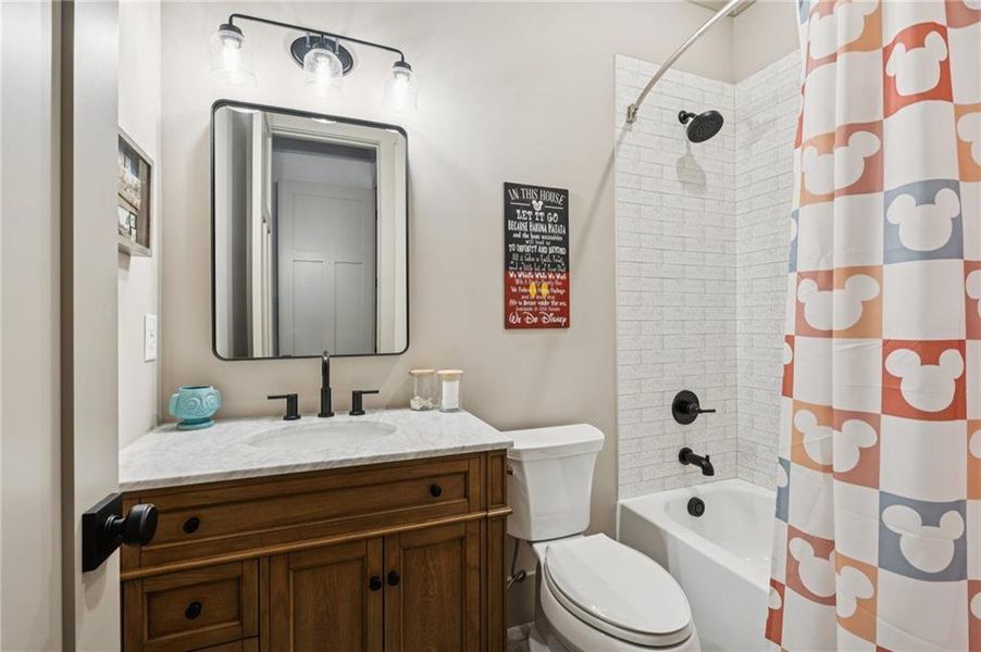 Furnished interior view inside a new home in , Dahlonega (Image 37).
