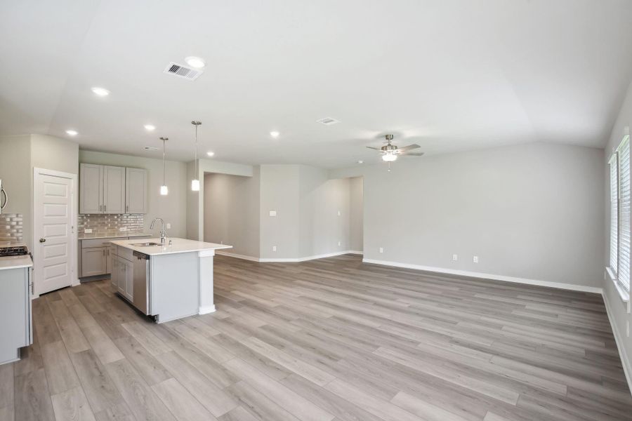 Spacious, unfurnished interior of a new home in Massey Oaks - Premier Series, Pearland (Image 22). Spacious, unfurnished interior of a new home in Massey Oaks - Premier Series, Pearland (Image 22).