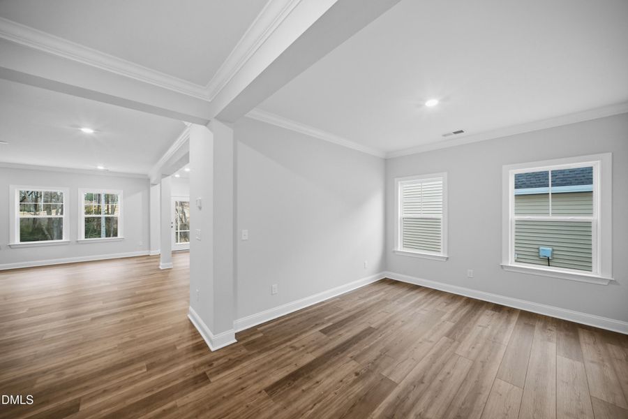 SUN_Everlee_Pic_TryonIII_QMI_217_Dining_