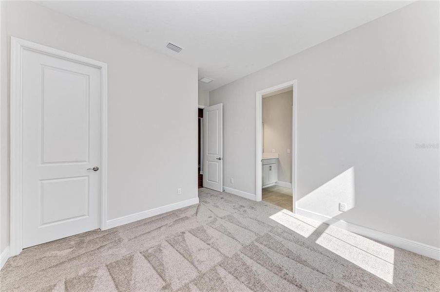 Spacious, unfurnished interior of a new home in , Venice (Image 27).