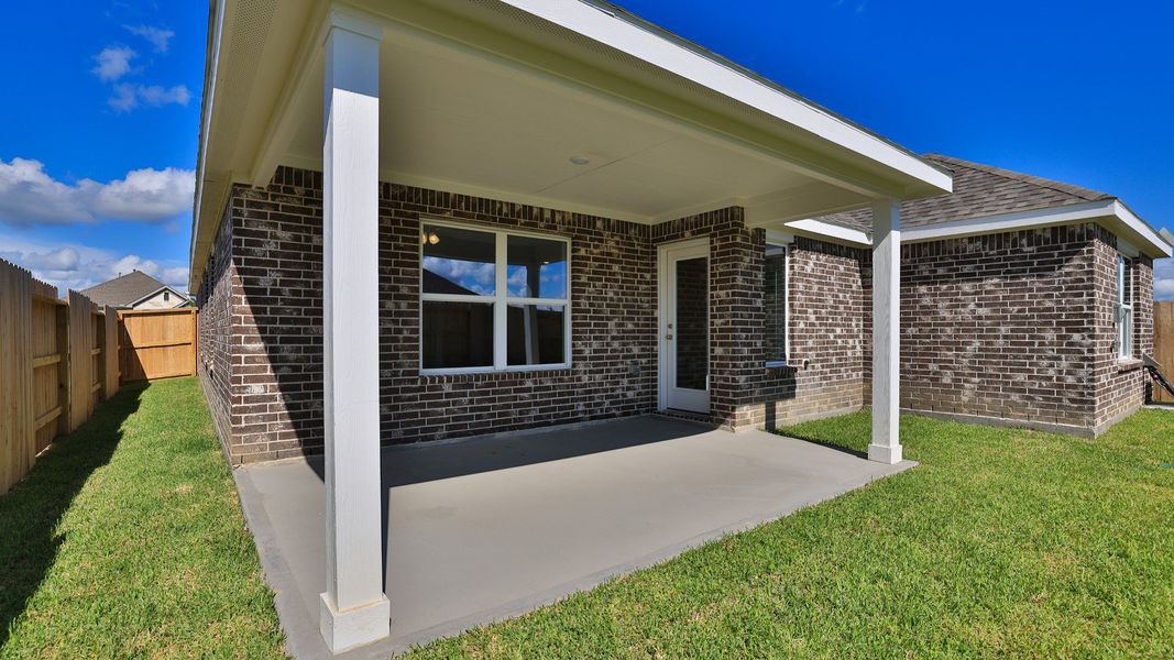 Exterior details and patio area of a home in River Ranch, Dayton (Image 3).