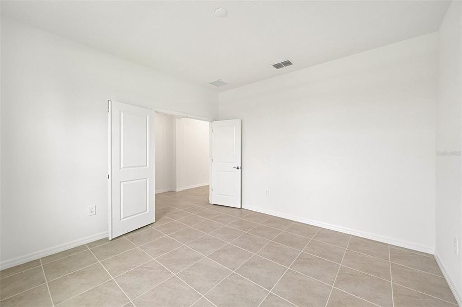 Spacious, unfurnished interior of a new home in Southpointe, Palmetto (Image 17). Spacious, unfurnished interior of a new home in Southpointe, Palmetto (Image 17).