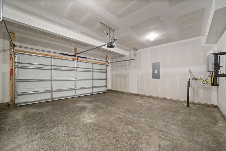 Spacious, unfurnished interior of a new home in Oakley Pointe, Moncks Corner (Image 15).