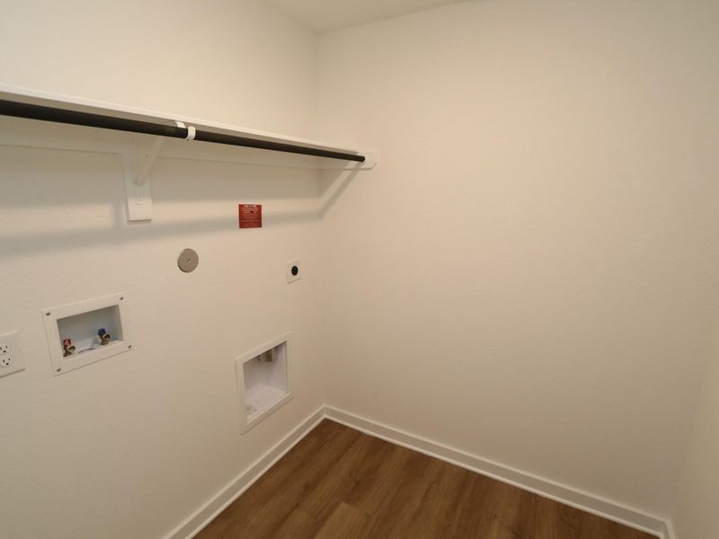 Spacious, unfurnished interior of a new home in Ambrose, La Marque (Image 10).