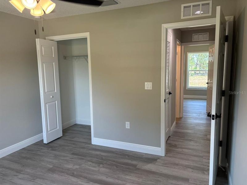 Spacious, unfurnished interior of a new home in , Dunnellon (Image 23).