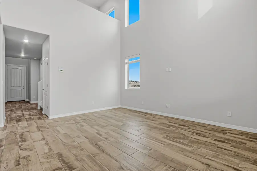 Spacious, unfurnished interior of a new home in Verdancia, Horizon City (Image 25).