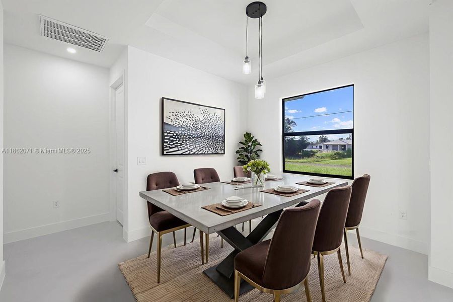 VIRTUAL STAGED DINNER AREA