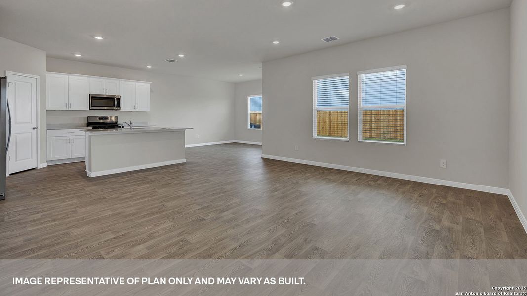 Spacious, unfurnished interior of a new home in Paramount, Kyle (Image 26).