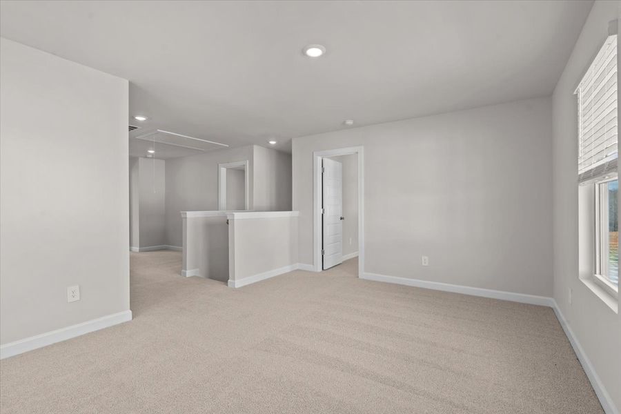 Spacious, unfurnished interior of a new home in Creek Ridge - Heritage Collection, Spartanburg (Image 13).