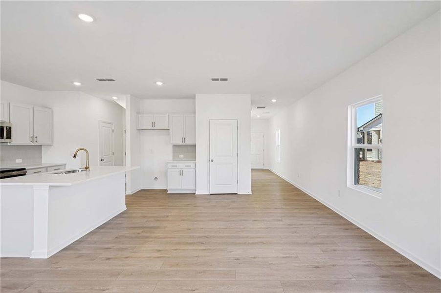 Spacious, unfurnished interior of a new home in Leydenview, Mableton (Image 25).