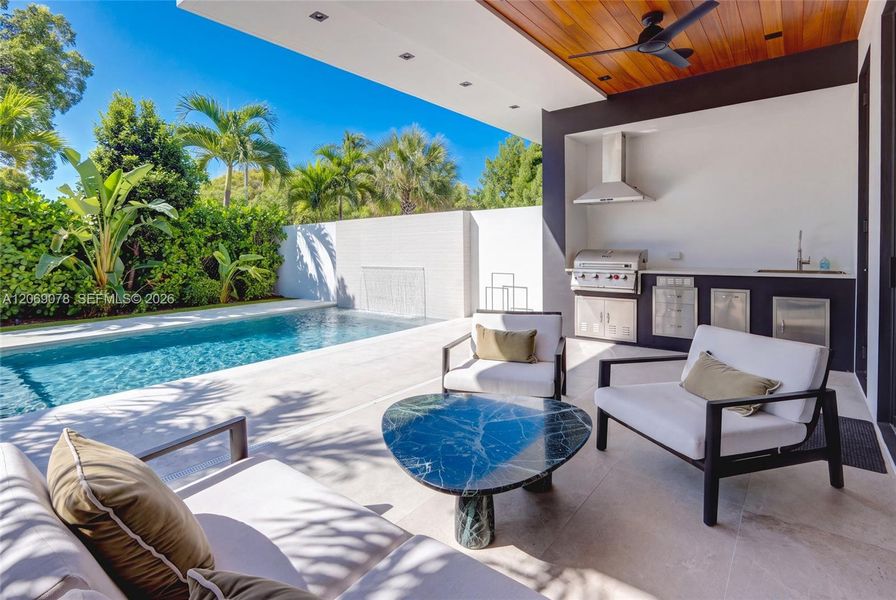 Exterior details and patio area of a home in , Miami (Image 27).