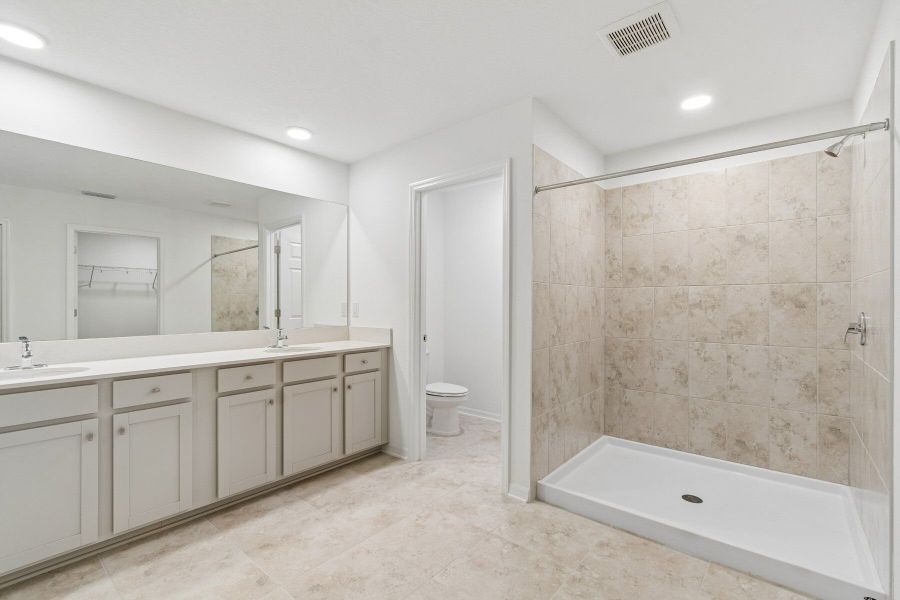Owner's Bathroom Owner's Bathroom