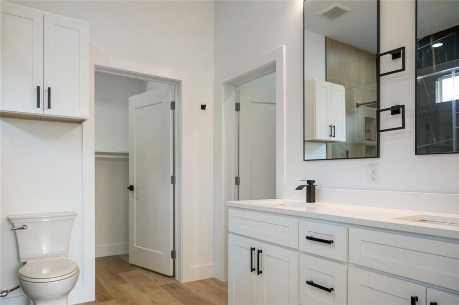 Furnished interior view inside a new home in , Dallas (Image 7).