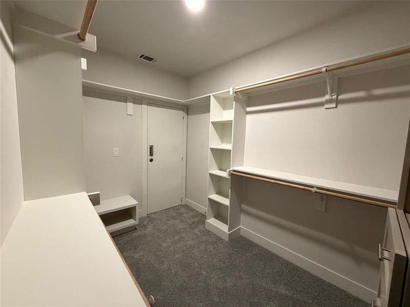 Spacious, unfurnished interior of a new home in , Granbury (Image 11).